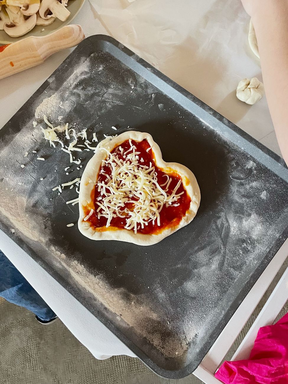 Brot-Pizza, Pizza, Pizzabrötchen, Flammkuchen - kommen nicht nur beim Kochen mit Kindern immer gut an